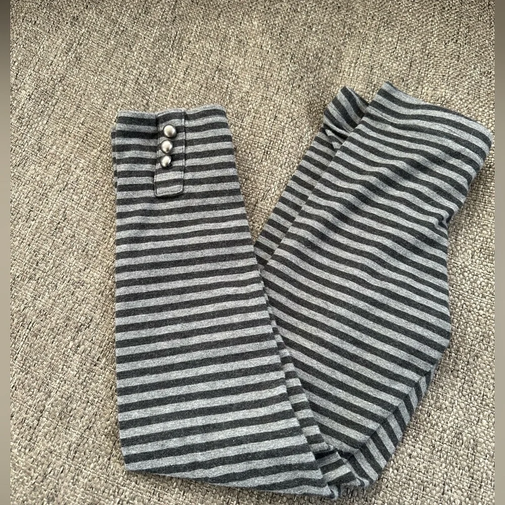 Old Navy Girls Black Gray Striped leggings with Button Detail size 8